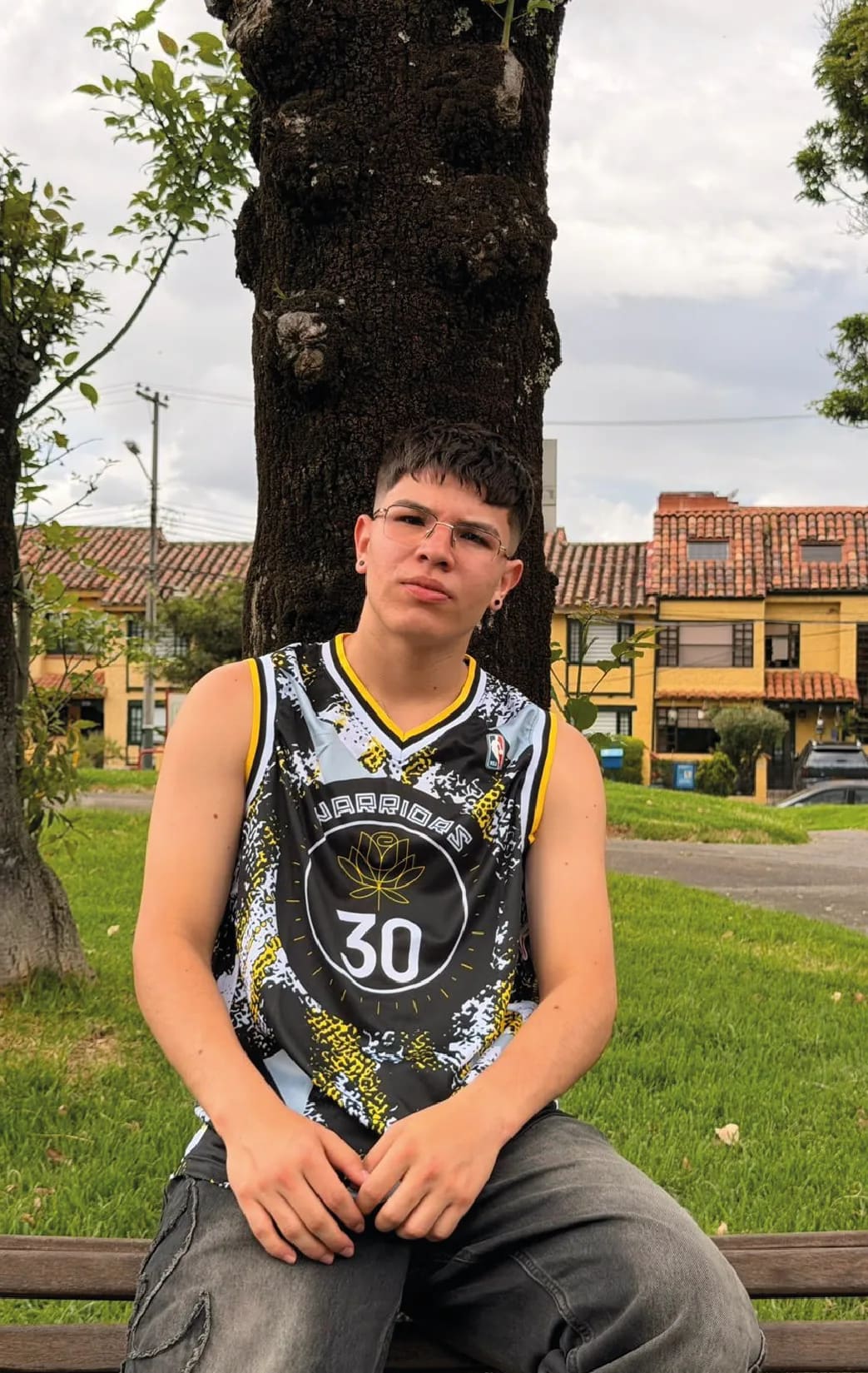 Modelo luciendo el esqueleto negro 30 de BUCKETS