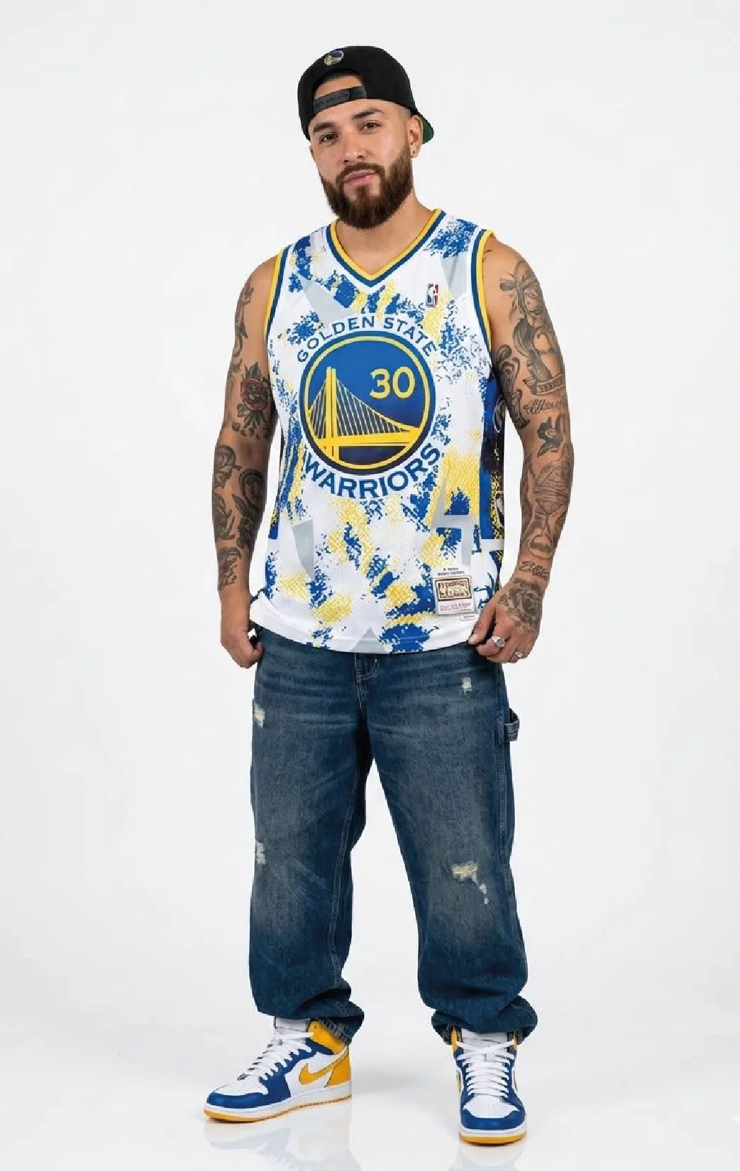 Modelo luciendo el esqueleto bahía 30 de BUCKETS