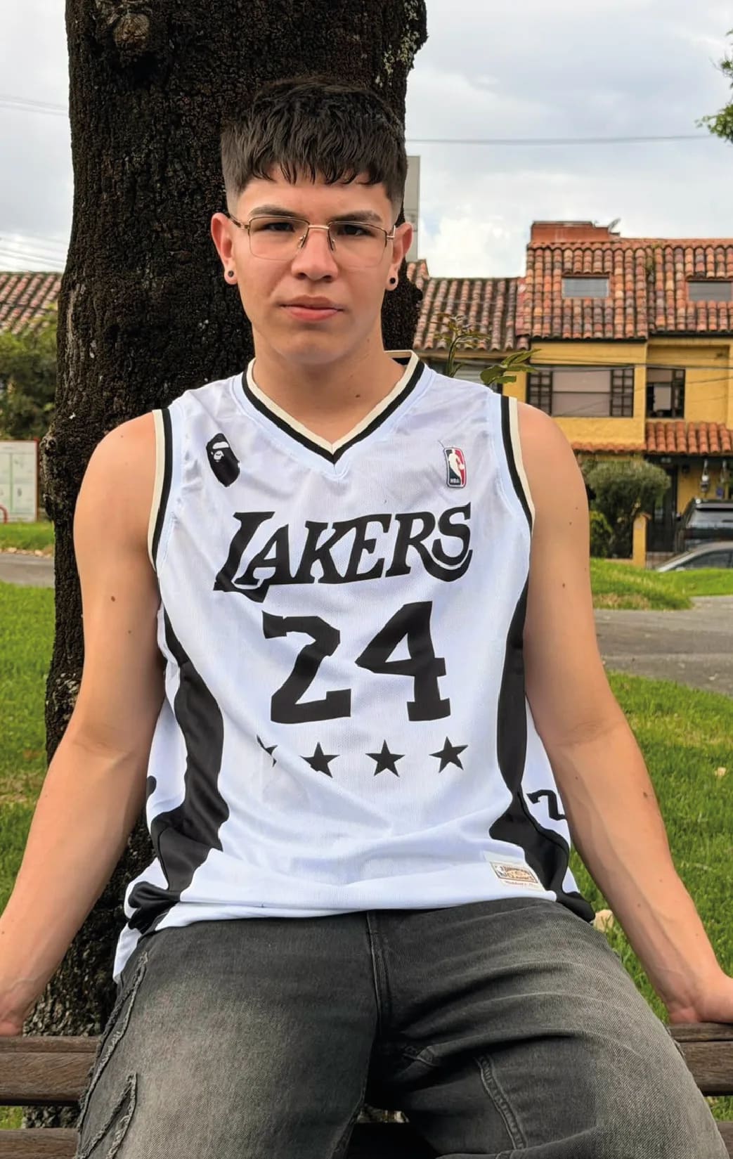 Modelo luciendo el esqueleto marfil 24 de BUCKETS