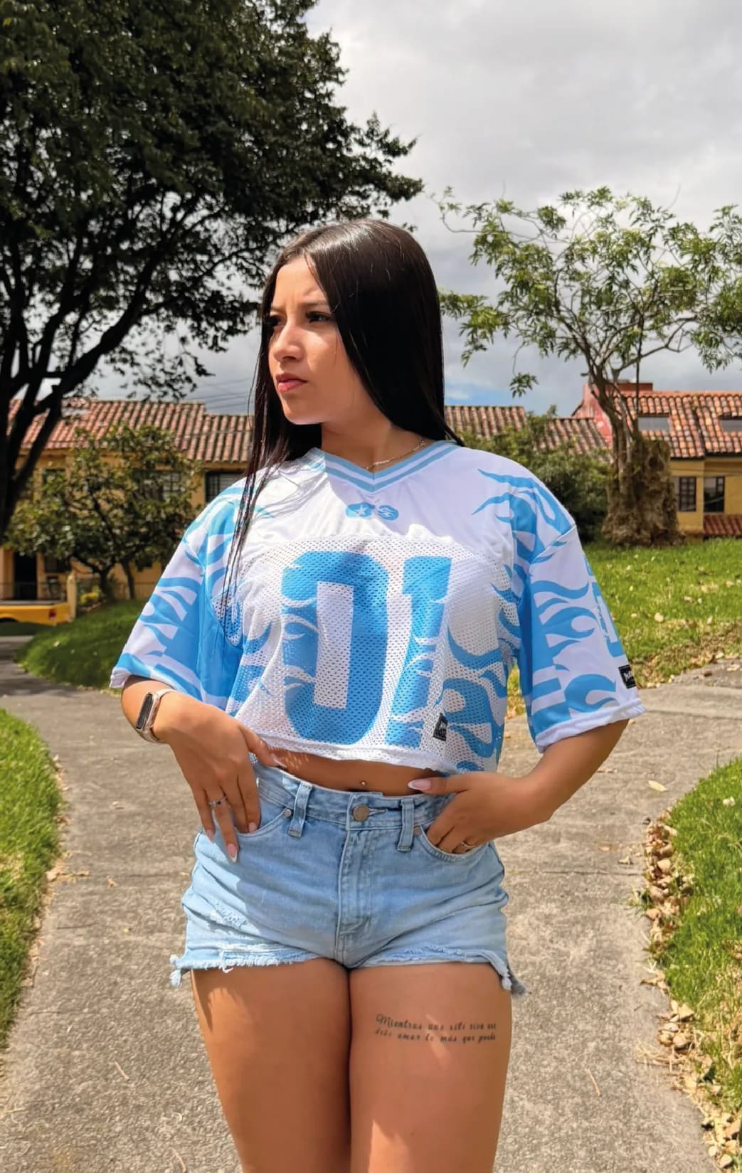 Modelo luciendo el jersey nubes 01 de BUCKETS