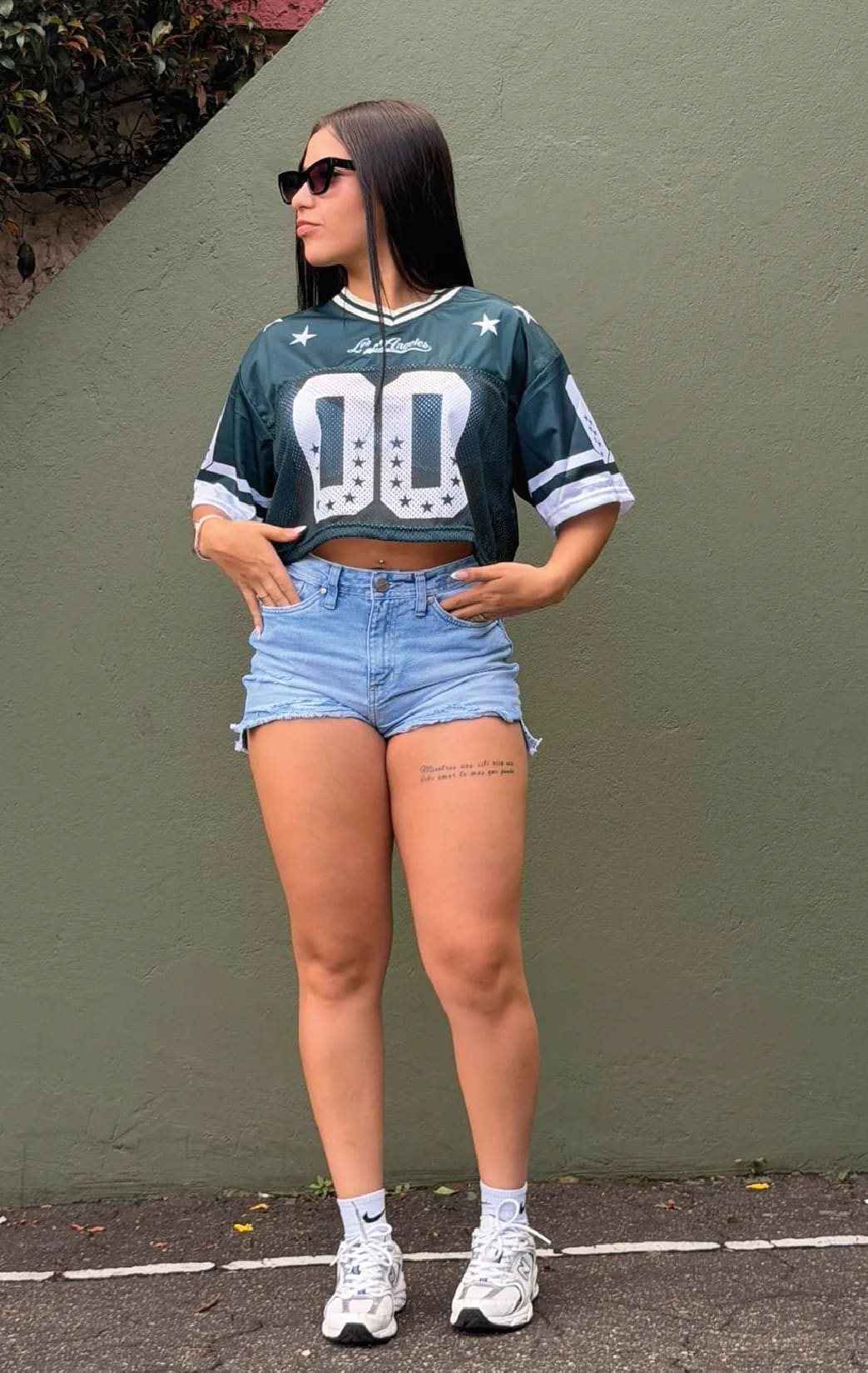 Modelo luciendo el jersey bosque 00 de BUCKETS